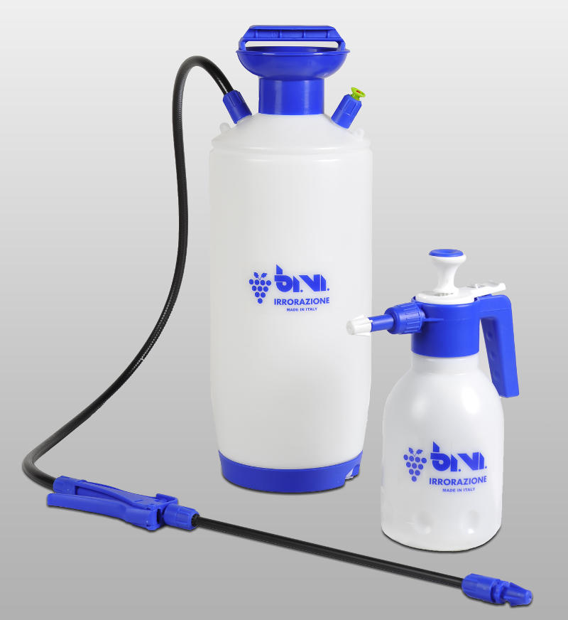 ART. 106/FPM PRESSURE SPRAYER MOSA MODEL
Capacity 8 liters.
FPM gaskets, ideal for the use of products with silicone, mineral oils, fats and hydrocarbons.
Discharge valve – professional use
Equipped with rubber hose, strap, spray lance and adjustable nozzle
Made in Italy