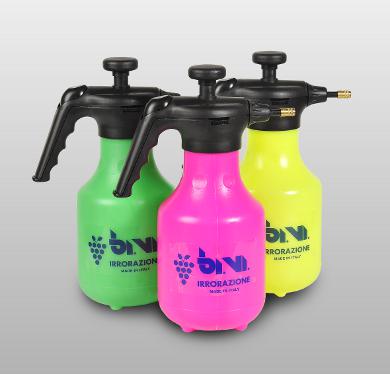 ART. 107 SPRAYER 2 LITERS LUNA MODEL
Plastic pressure sprayer -capacity 2 liters
Adjustable brass nozzle
Corrosion-proof gaskets, valves and plunger
Made in Italy